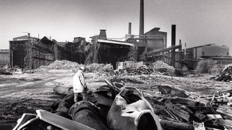 In Schutt und Asche liegen Teile des Klöckner-Werks nach der Räumung des Betriebsgeländes. Fotos: Archiv
