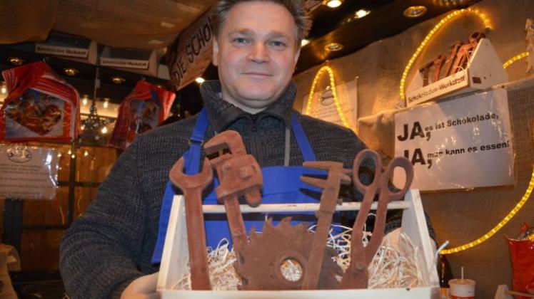 Werkzeug aus Schokolade: Ludwig Heinen aus Paderborn zieht mit ungewöhnlichen Werkzeugen die Leute an. 