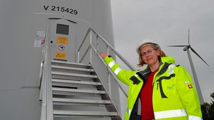 Die Tür zur neuen Anlage im Windpark Hengsterholz wird am 26. August geöffnet sein: Projektleiterin Kirsten Smit-Wiechelt lädt zum Fest in den Windparks Hengsterholz und Haidhäuser ein. 