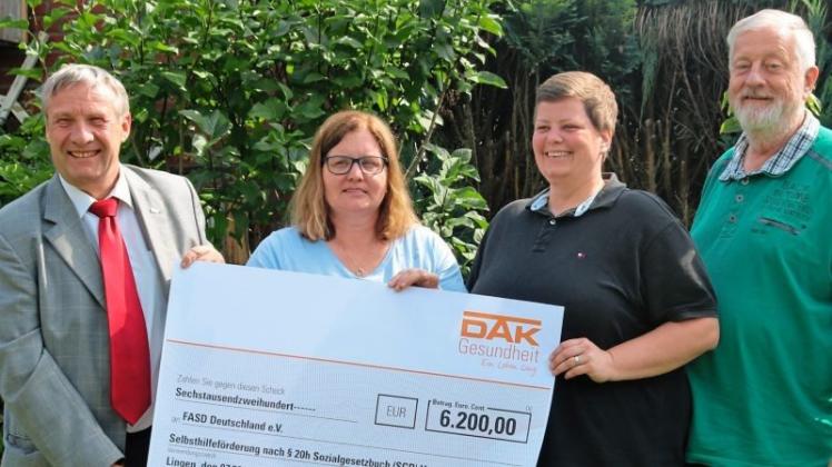 Unterstützung für die FASD-Selbsthilfegruppe: Heinz-Gerd Evers (DAK Lingen), Gisela Michalowski, Yvonne Stratmann und Karsten Weßling (alle FASD Deutschland). 