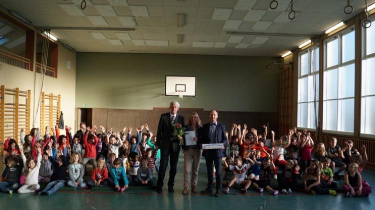 Grundschule Bungerhof-Hasbergen wird mit dem dritten Stern als Sportfreundliche Schule ausgezeichnet. 