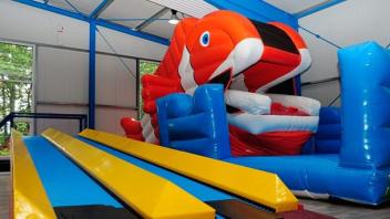 Ein Paradis für Kinder: Der Hallenspielplatz Sternenland in Papenburg feiert am Sonntag, 1. Oktober 2017 Neueröffnung. Eine Attraktion ist die Hüpfburg in Form eines Clownfisches („Findet Nemo“), dessen Kopf sich öffnet und schließt. 