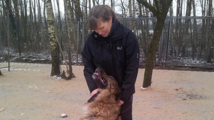 Sie liebt ihre Hunde: Andrea Wachsmann vom Tierschutzverein„Hortus Animalis“ mit Hündin Nea. 