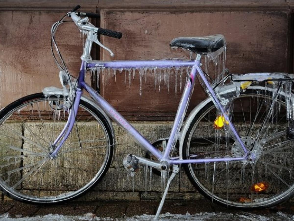 Wie eingefrorenen Fahrradbremsen und Schaltungen