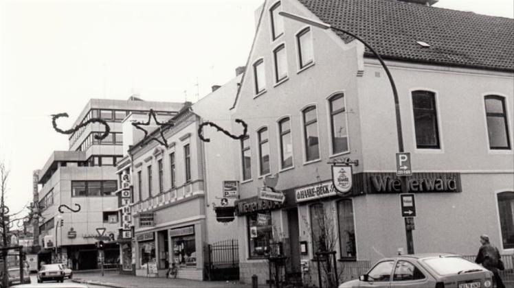 Hier gab es von 1978 bis 2003 die knusprigen „Hendl“: die Wienerwald-Filiale an der Oldenburger Straße. Archivfoto: Horst Schilling