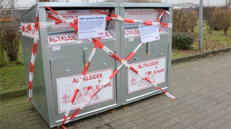 Illegal, das heißt ohne Einverständnis der Marktleitung wurden diese Altkleidercontainer am Real an der Carl-Fischer-Straße aufgestellt. 