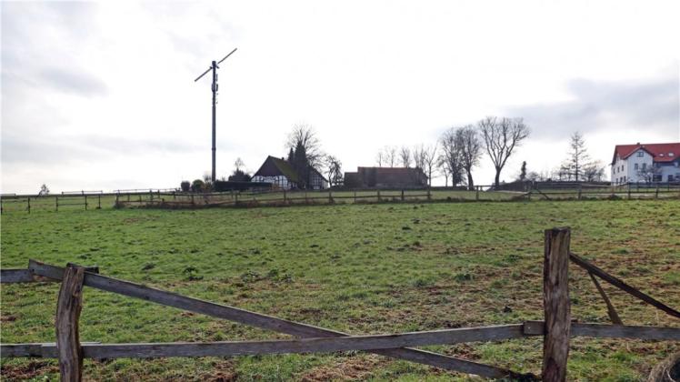 Im Bereich der Mobilfunk-Anlage auf einer Windkraft-Anlage an der Hohen Linde in Kloster Oesede will der Flächeneigentümer einen rund 40 Meter hohen Funkmast realisieren. 