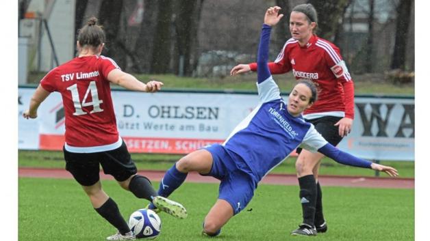 Früher Gegenspielerinnen, bald Teamkolleginnen: Anna Mirbach (Mitte) und Nele Aufurth (rechts). Früher Gegenspielerinnen, bald Teamkolleginnen: Anna Mirbach (Mitte) und Nele Aufurth (rechts).