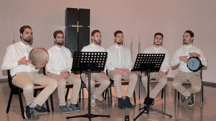 Das El-Rhauda-Ensemble mit Gesängen des Sufismus in der Bürener Friedenskirche. 