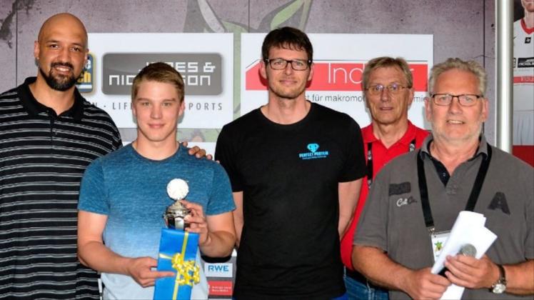 TSV Quakenbrück ehrt Basketballtalent Karl