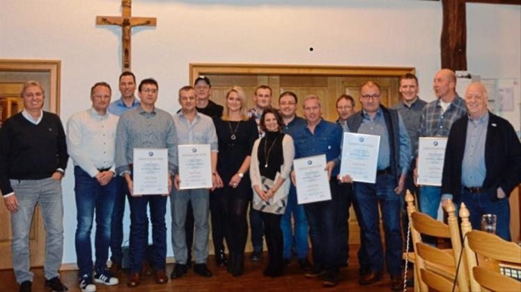 Firma Cordes aus Steinbild ehrt treue | NOZ