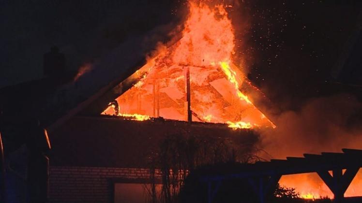 Großeinsatz an der Potsdamer Straße in Delmenhorst. Ein Einfamilienhaus stand in Flammen. 