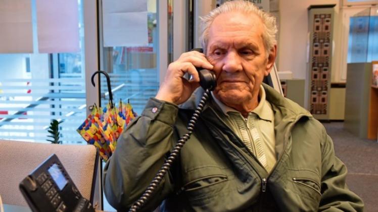 Der 82-jährige Rolf Greifzu aus Groß Ippener-Annen kann seit mehr als zwei Monaten nicht über das Festnetz telefonieren. 