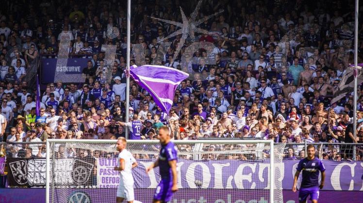 Volle Ostkurve: Der VfL gab sein Comeback in der 2. Bundesliga vor angemessener Kulisse. 