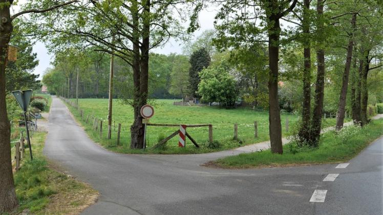 Der vordere Teil dieser Wiese am Erlenweg war Gegenstand eingehender Diskussionen in der letzten Ratsitzung. Der vordere Teil dieser Wiese am Erlenweg war Gegenstand eingehender Diskussionen in der letzten Ratsitzung.