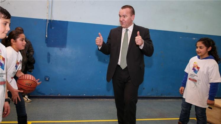 Niedersachsens Innenminister Boris Pistorius (SPD) im Januar in der Aufnahmestelle in Bramsche-Hesepe. Niedersachsens Innenminister Boris Pistorius (SPD) im Januar in der Aufnahmestelle in Bramsche-Hesepe.