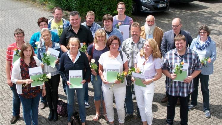 Das Foto zeigt die Teilnehmer mit Marielies Hackmann-Wessel, Landwirtschaftskammer Niedersachsen, Außenstelle Lingen, sowie die Dozenten Bernhard Kiepe und Michael B. Ludwig (hintere Reihe, rechts). 