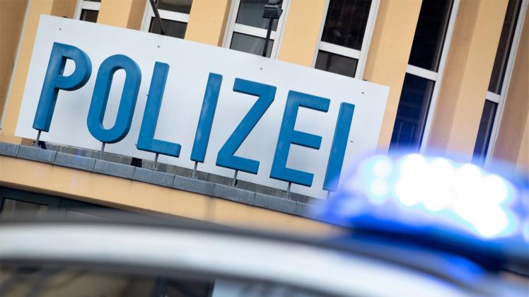 In Papenburg hat ein Exhibitionist eine 27-jährige Frau bedrängt. Die Polizei sucht nun Zeugen der Tat.