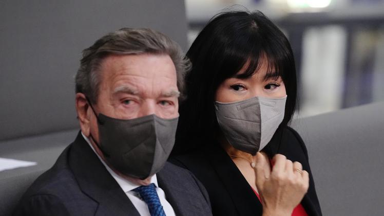 Wurden seit Tagen nicht mehr in der Öffentlichkeit gesehen: Altkanzler Gerhard Schröder und seine Frau Soyeon Schröder-Kim.