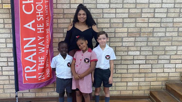 Adara Uso aus Meppen arbeitet für sechs Monate an einer Schule in Alexandria, Südafrika. Die Arbeit mit den Kindern gefällt ihr so gut, dass sie schon ihren Berufswunsch überdacht hat. 
