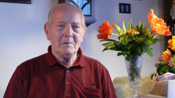 Viele Blumen gab es für Heiner Lübben zum 90. Geburtstag. 