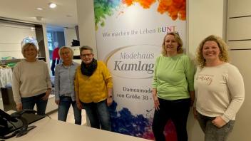 Freuen sich auf die Filialeröffnung des Modehauses Kamlage in Bersenbrück: Karin Knegtering, Silvia Niemann, Walburga Voss, Ulrike Beckmann und Inhaberin Andrea Kamlage