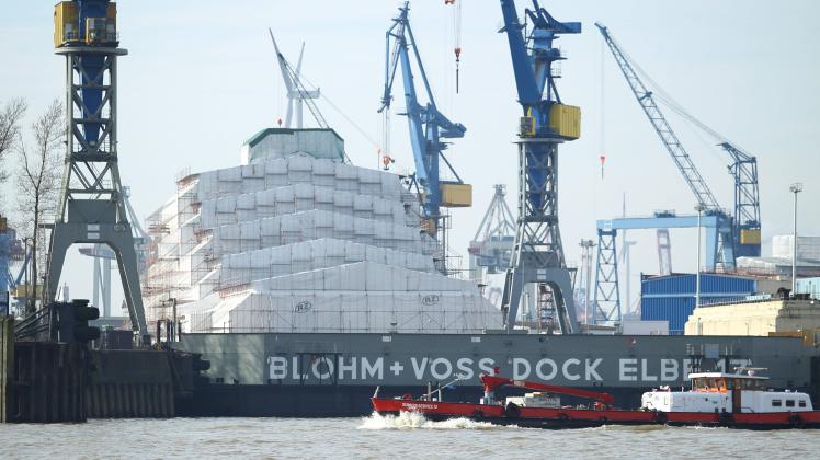 Liegt hoch und trocken Dock von Blohm+Voss: Die Oligarchen-Yacht „Dilbar“.