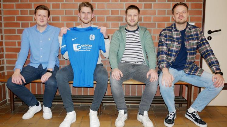 Zusammenarbeit beim SV Meppen II in der nächsten Saison besiegelt (v.l.): Tobias Bartels, Oliver Holthaus, Thomas Kemper und Stephan Hormann. Zusammenarbeit beim SV Meppen II in der nächsten Saison besiegelt (v.l.): Tobias Bartels, Oliver Holthaus, Thomas Kemper und Stephan Hormann.