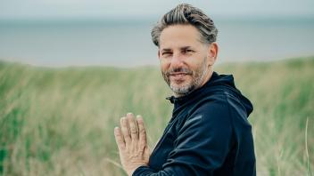 Nach 500 Stunden Ausbildung zum Yogalehrer hat Michael Matzke in Meppen seine Yogaschule eröffnet.