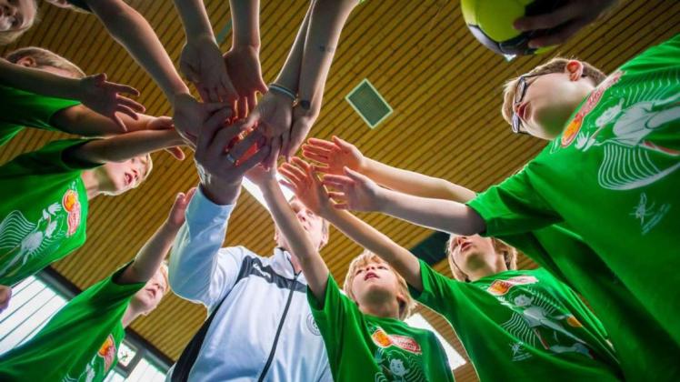 Der Handball-Aktionstag von AOK und Deutschem Handballbund soll Grundschulkinder in Bewegung bringen.
