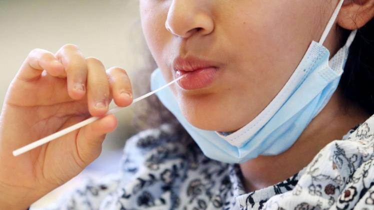 Mit dem Lolli-Test wurden die Schüler auf Corona getestet. (Symbolfoto)