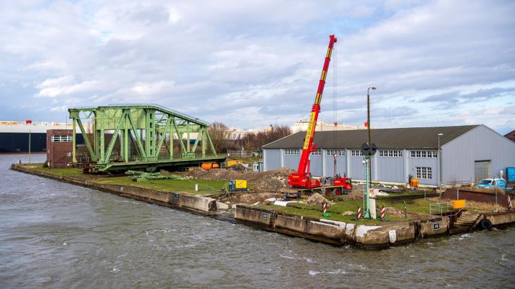 Beschädigte Eisenbahndrehbrücke in Bremerhaven