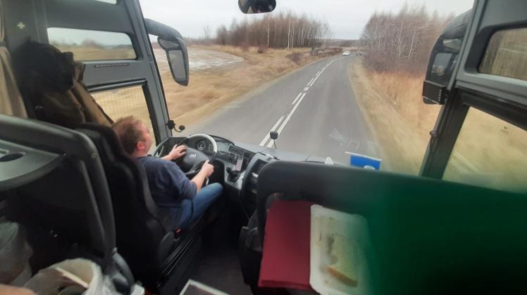 Insgesamt 2700 Kilometer waren die Busunternehmer Ingo van der Ahe und Jörg Deeken an die polnisch-ukrainische Grenze und zurück ins Emsland gefahren.