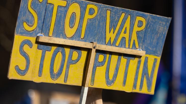 Proteste gegen den Krieg in der Ukraine fokussieren sich auf den russischen Präsidenten Putin. Proteste gegen den Krieg in der Ukraine fokussieren sich auf den russischen Präsidenten Putin.