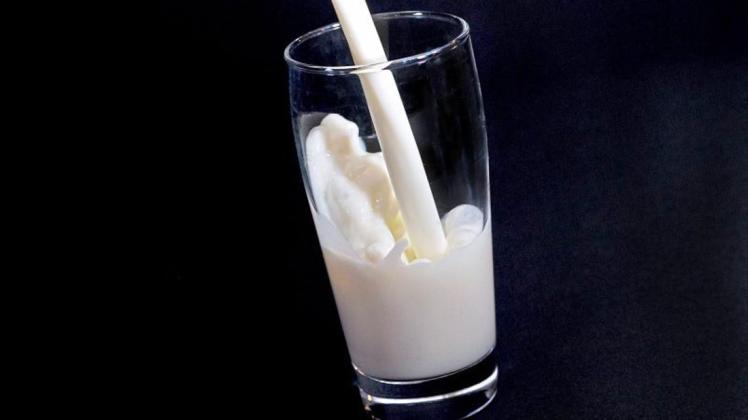 Milch und Milchprodukte können im Körper Mechanismen in Gang setzen, die eine Akne begünstigen. 