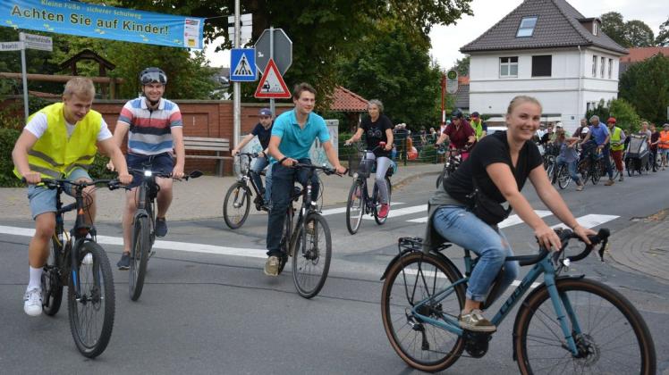 Erstmals machte sich in Bramsche eine "Critical Mass" auf den Weg.  Spaß am Radeln war offensichtlich auch dabei.