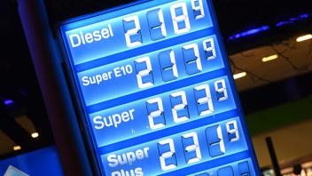 Die Diesel- und Benzinpreise explodieren.