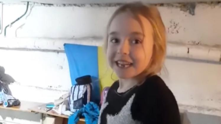 Ukraine-Konflikt - Mädchen singt Lied aus "Frozen"