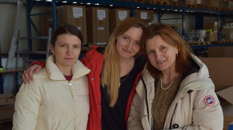 Olya, Marianna und Maryana Slychko (von links) sind überaus dankbar, in Papenburg untergekommen und damit in Sicherheit zu sein.