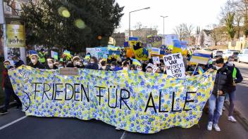 Osnabrück: 3000 Osnabrücker Schüler beim Friedensmarsch wegen des Ukrainekrieges. 09.03.2022