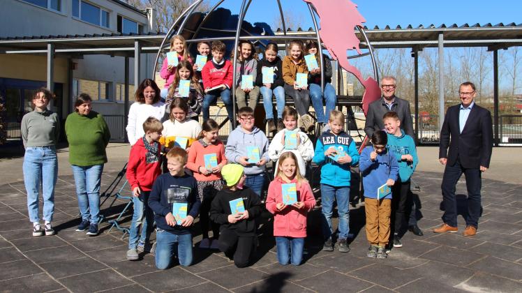 Die vierten Klassen der Grundschule Riemsloh freuen sich schon darauf, die Bücher von Rotary Club und Bürgerstiftung zu lesen.