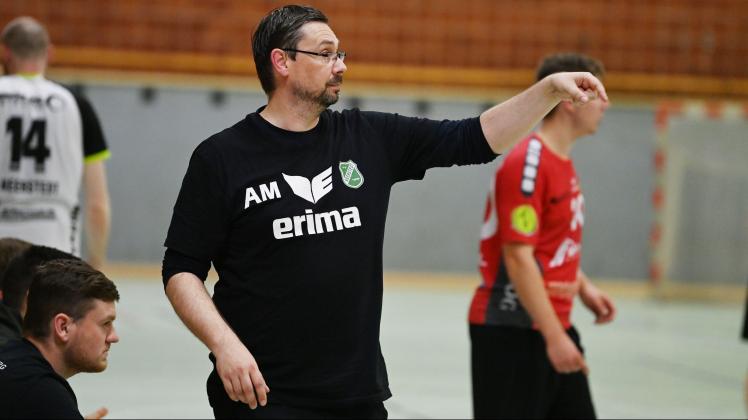 Hofft, dass sich seine Spieler weiter steigern: Andreas Müller, Trainer der Verbandsliga-Handballer des TV Neerstedt. Seine Mannschaft, die zuletzt zwei Siege eingefahren hat, erwartet die HSG Heidmark.