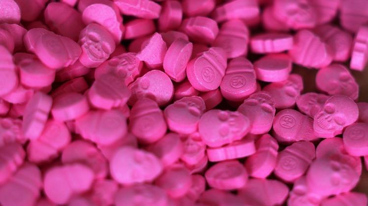 Ecstasy-Tabletten und Amphetamine hat ein Bad Iburger an seinem Arbeitsplatz in Hilter verkauft. Dafür wurde er nun verurteilt.