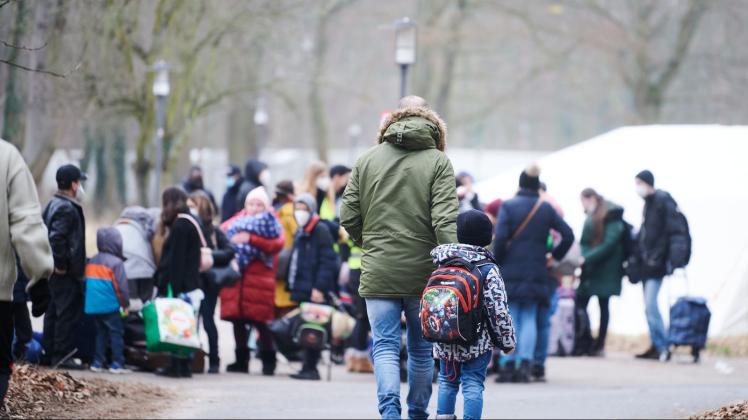 Die Grünen möchten, dass Haselünne mehr Flüchtlinge aufnimmt. Die anderen Parteien sehen diesen Schritt angesichts der derzeitigen Lage in der Ukraine kritisch. (Symbolbild) Der Landkreis Leer bittet Personen, die auf privater Initiative Flüchtlinge aus der Ukraine holen, diese auch unterzubringen. (Symboilbild)