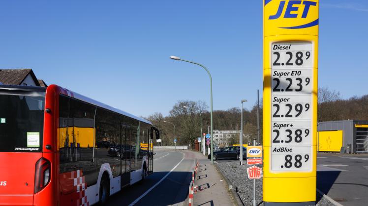 Wegen der rasant steigenden Dieselpreise rechnet der Osnabrücker Verkehrsbetrieb dieses Jahr mit mehreren Hunderttausend Euro Mehrkosten. Noch viel härter trifft es aber seine Auftragsunternehmen.