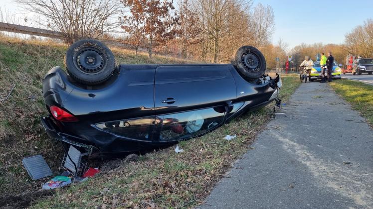 Ein 27-jähriger Mann überschlug sich mit seinem Opel Corsa, nachdem der Wagen von der B 68 abgekommen war.