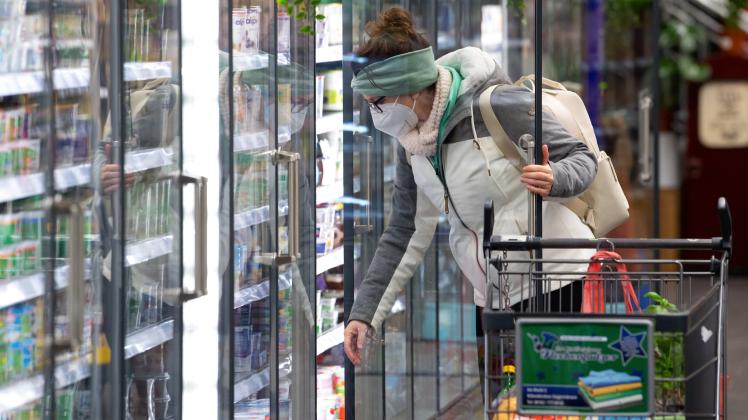 Durch den Wegfall der Maskenpflicht besteht bei hohen Inzidenzen im Supermarkt eine erhöhte Ansteckungsgefahr.