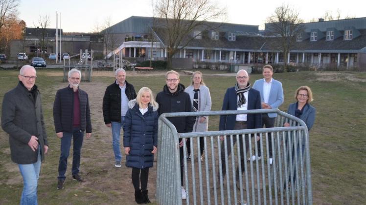 Vertreter von Verwaltung, Gemeinderat und der Heilpädagogischen Hilfe Osnabrück (HHO) haben jetzt öffentlich verkündet, dass die HHO die Kita auf dem Gelände der Grundschule Powe bauen und betreiben wird. 
