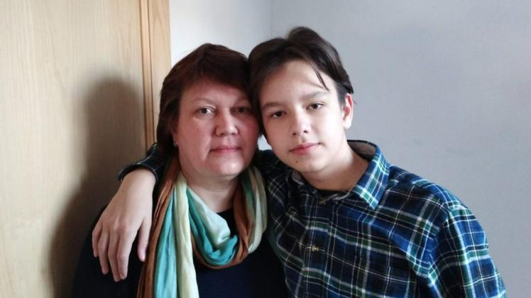 Natalia Nuzhdjak und ihr Sohn Bogodar (11) haben es aus der Ukraine nach Eckernförde geschafft. Eine Familie hat die beiden aufgenommen, die ihre Heimatstadt Kiew verlassen mussten.