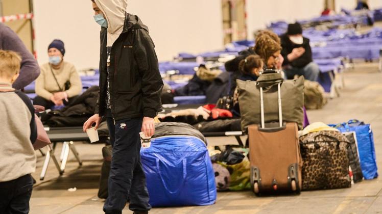 Ukrainische Flüchtlinge in einer Erstaufnahme in Berlin  - viele werden in andere Bundesländer weiterreisen.